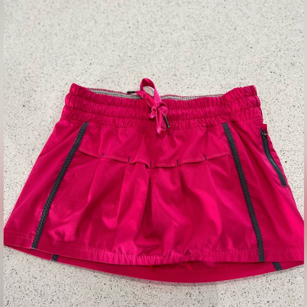 Lululemon Skort. Size 4. Hardly worn, great condition.